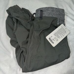 Ivivva brand new size 12 Live to Move Crop athletic bottoms